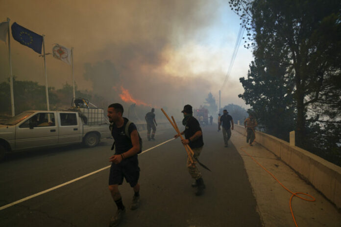 APTOPIX Cyprus Wildfire