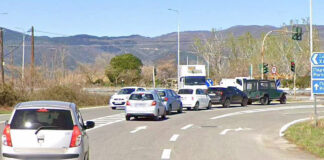 Ουρές χιλιομέτρων στο «φανάρι» της ΣΕΒΑΘ – Να επιμηκυνθεί το «πράσινο» τις ώρες αιχμής