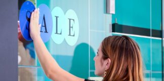 Θερινές εκπτώσεις: Πότε ξεκινούν – Ποια Κυριακή θα είναι ανοιχτά τα καταστήματα