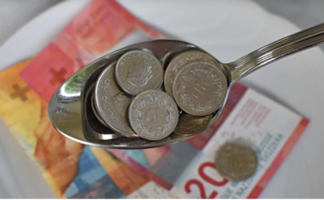 «Ανάσα» για 85.000 δανειολήπτες: Το σχέδιο για «κούρεμα» και ρύθμιση των δανείων σε ελβετικό φράγκο