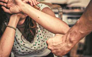 M. Χρυσοχοΐδης: Οι πολιτικές μας για την αντιμετώπιση της ενδοοικογενειακής βίας αποδίδουν – Θα συνεχίσουμε την προσπάθεια