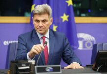 Φαραντούρης για διαγραφή του: Δεν παραδίδω την έδρα