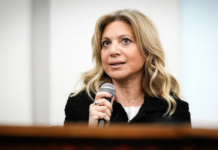 H Καρυστιανού εκτός Συλλόγου για τα Τέμπη με επίθεση κατά των συγγενών για τα οικονομικά: «Σιωπώ για να μη σας εκθέσω»