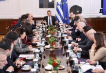 Η κυβέρνηση εξετάζει τη μείωση του ΦΠΑ – Οι δηλώσεις Μαρινάκη