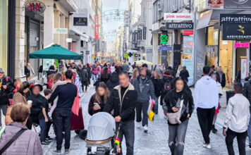 Τα τρία σενάρια για τον κατώτατο μισθό – Αυξήσεις και στον δημόσιο τομέα