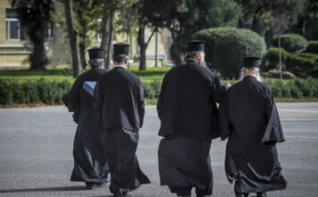 Τέλος τα δικαστήρια για κληρικούς: Πώς αλλάζουν πλέον όνομα στις ταυτότητες