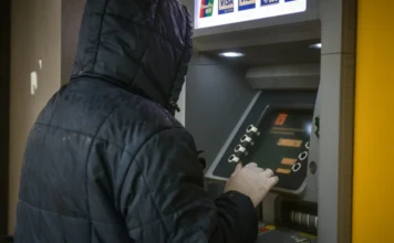 Νωρίτερα στους λογαριασμούς οι συντάξεις – Τι αλλάζει λόγω 25ης Μαρτίου