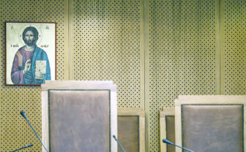 Εικόνες στα δικαστήρια: Δεν συνιστούν προσβολή του δικαιώματος σε δίκαιη δίκη, λέει το υπουργείο