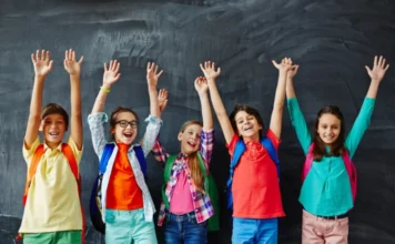 Σχολεία: «Προσωπικό ψηφιακό μαθησιακό προφίλ για κάθε μαθητή έως το εθνικό απολυτήριο»