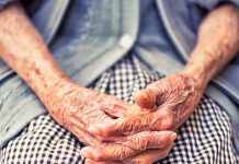 Ξέθαψαν 100.000 ευρώ από κήπο ηλικιωμένης με το «κόλπο» του λογιστή