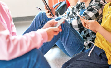 ΑΠΑΓΟΡΕΥΣΗ ΤΩΝ «SOCIALS» ΣΕ ΑΝΗΛΙΚΟΥΣ: Τι λένε στη «Θ» γονείς αλλά και τα Ξανθιωτάκια…