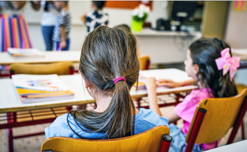 Πότε σταματάνε τα μαθήματα και κλείνουν τα σχολεία για καλοκαίρι 2026