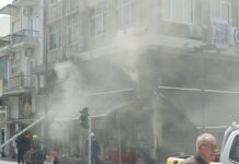 Σημαντικές ζημιές από την φωτιά στο καφέ “Πιάτσα” – Συνεχίζεται η κατάσβεση (φωτό και βίντεο)