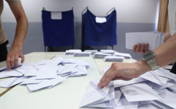 Δημοσκόπηση Interview: Στο 28,1% η ΝΔ, στο 14,5% η ΕΛ.Α.Σ. – Πτώση για Καρυστιανού