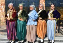 Πέντε Μικρασιάτικες φορεσιές στον Πολιτιστικό Σύλλογο Μάνδρας-Δωρεά στην μνήμη του Αλέξανδρου