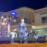 Μαγευτική η συναυλία με τον Μανώλη Μητσιά στην Πλατεία Αβδήρων (βίντεο)