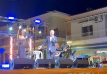 Μαγευτική η συναυλία με τον Μανώλη Μητσιά στην Πλατεία Αβδήρων (βίντεο)