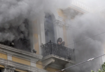 Δύο συλλήψεις για τον εμπρησμό στη Marfin το 2010 – Αναζητείται μία 46χρονη που έχει διαφύγει στη Βρετανία