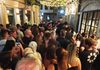 Ο απόλυτος χαμός στη παλιά πόλη! Κόλλησε ο κόσμος στην Ορφέως (βίντεο)