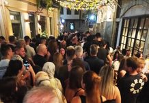 Ο απόλυτος χαμός στη παλιά πόλη! Κόλλησε ο κόσμος στην Ορφέως (βίντεο)