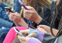Πλήρης απαγόρευση πρόσβασης στα social media για παιδιά μέχρι 15 ετών