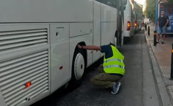 Έλεγχοι σε σχολικά λεωφορεία απο την ΕΛΑΣ
